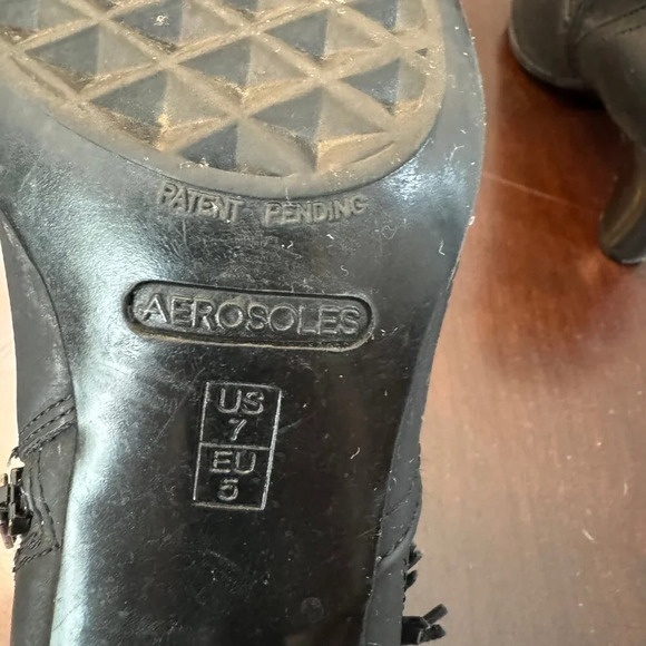 Women's Aerosoles Turquoise Tassel Accent Black Faux Leather Ankle Boots. Size 7 - Picture 6 of 6